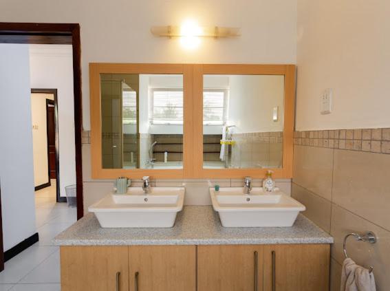 Unit 5, Capella Place Apartment อักกรา ภายนอก รูปภาพ